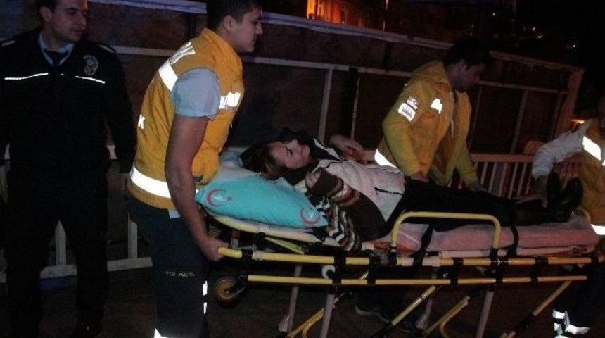 Alkolü Fazla Kaçıran Genç Kız Polis Ve Sağlık Ekiplerine Zor Anlar Yaşattı