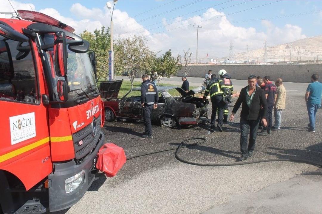 Otomobili &Ccedil;alıştırdığı Esnada Alev Aldı