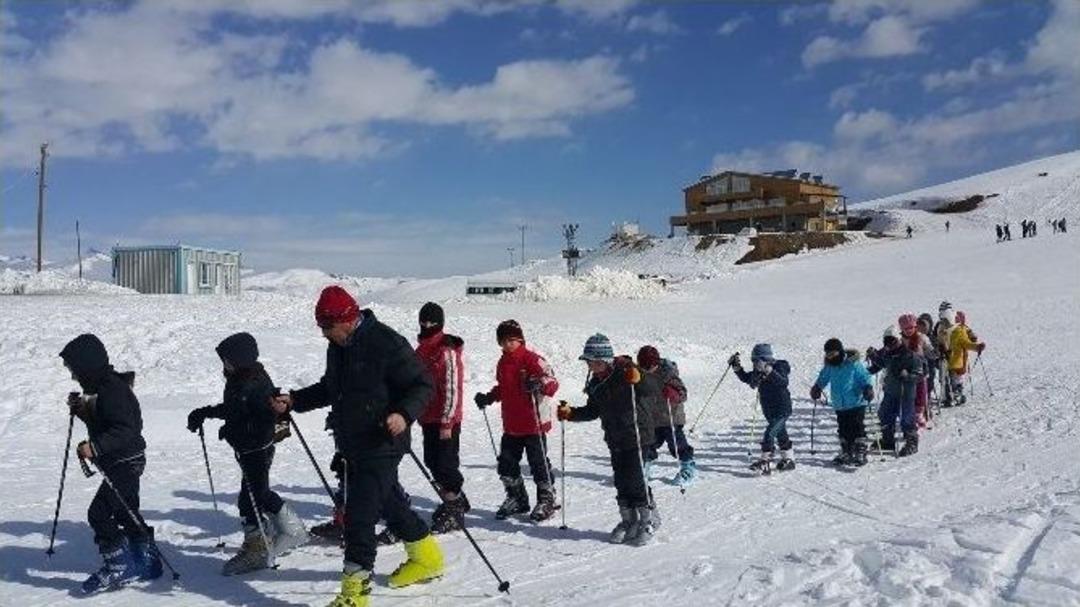 (&ouml;zel Haber) -hakkari&rsquo;de 80 &Ouml;ğrenci 2800 Rakımda Temel Kayak Eğitimi Alıyor