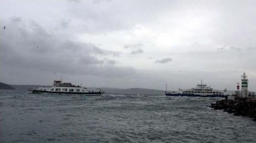 &Ccedil;anakkale'de Kuvvetli Lodos Deniz Ulaşımını Olumsuz Etkiledi