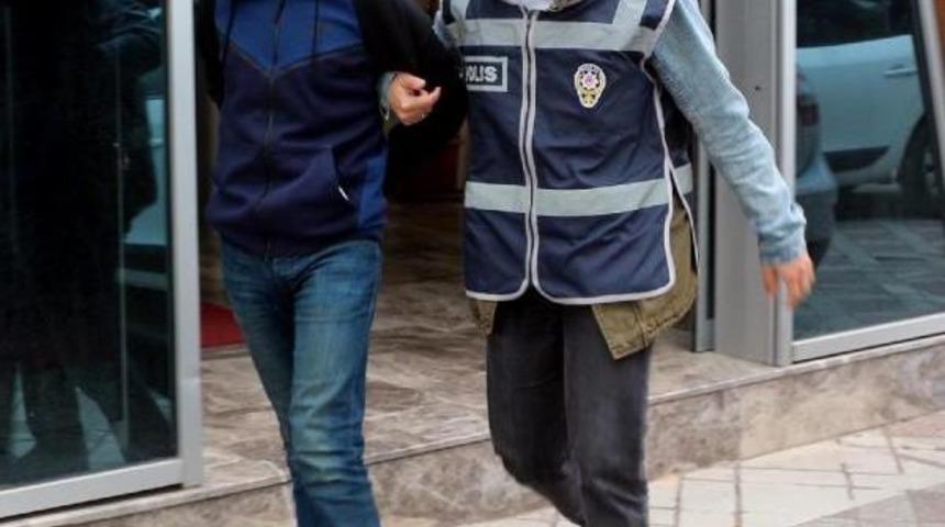 1 Dakikada 23 Cep Çalan Hırsızlardan 1'i Yakalandı