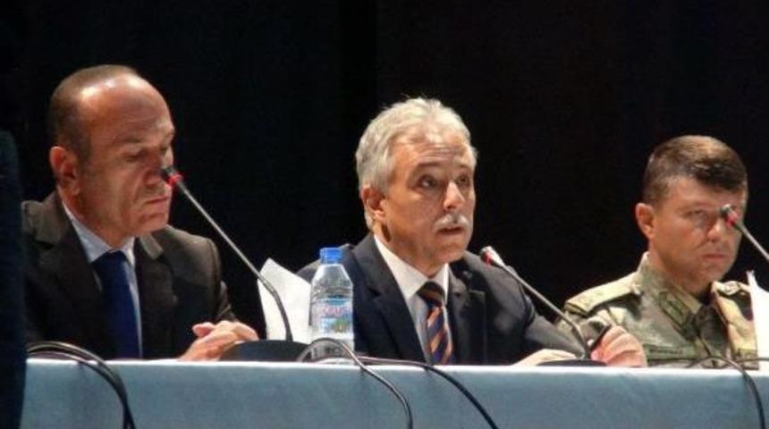 Vali Toprak, Y&uuml;ksekova'da Muhtarlarla Bir Araya Geldi