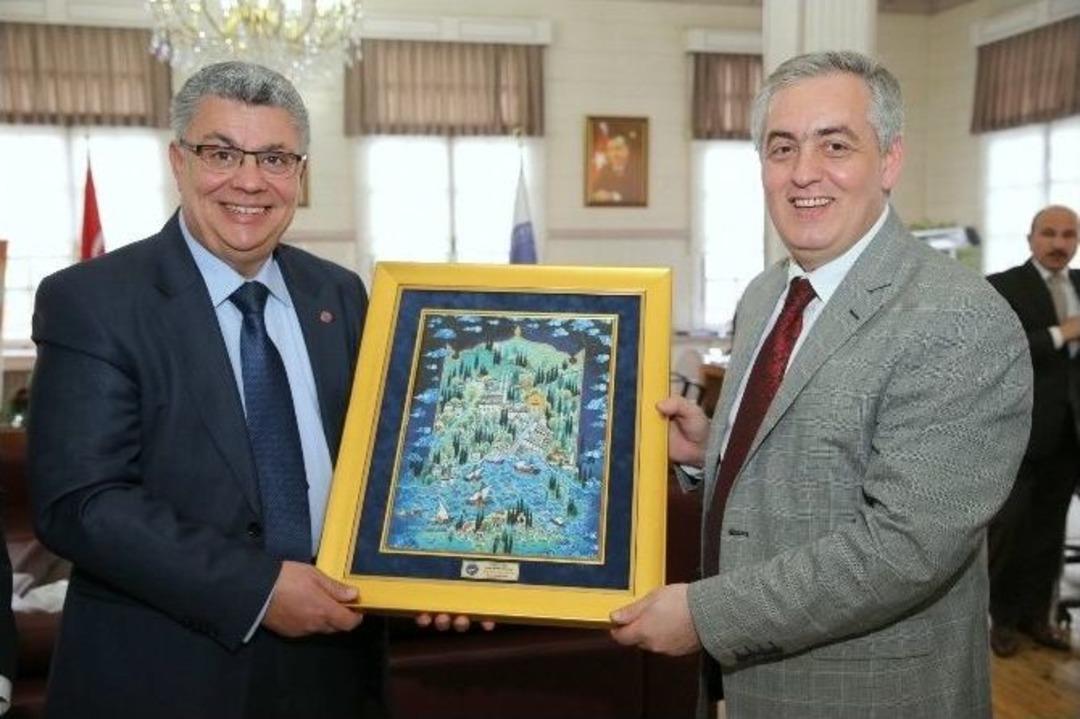 Ey&uuml;p İle L&uuml;bnan Arasında Dostluk K&ouml;pr&uuml;s&uuml;