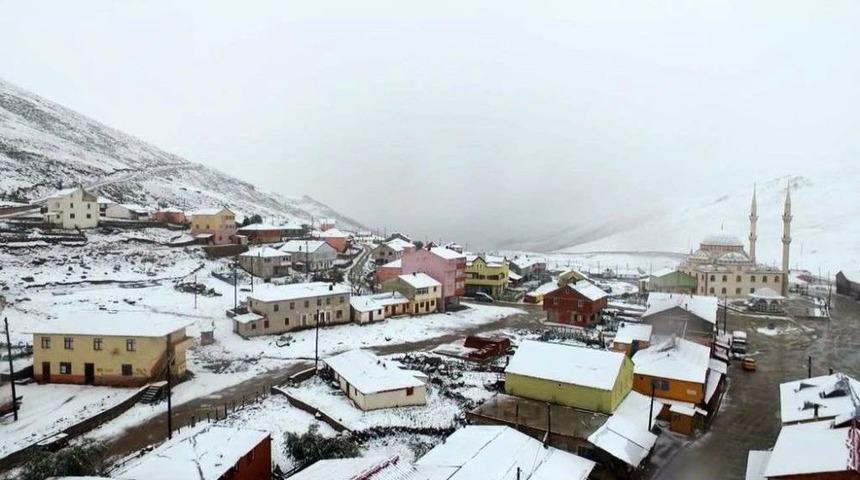 Gümüşhane’nin Yüksekleri Beyaza Büründü