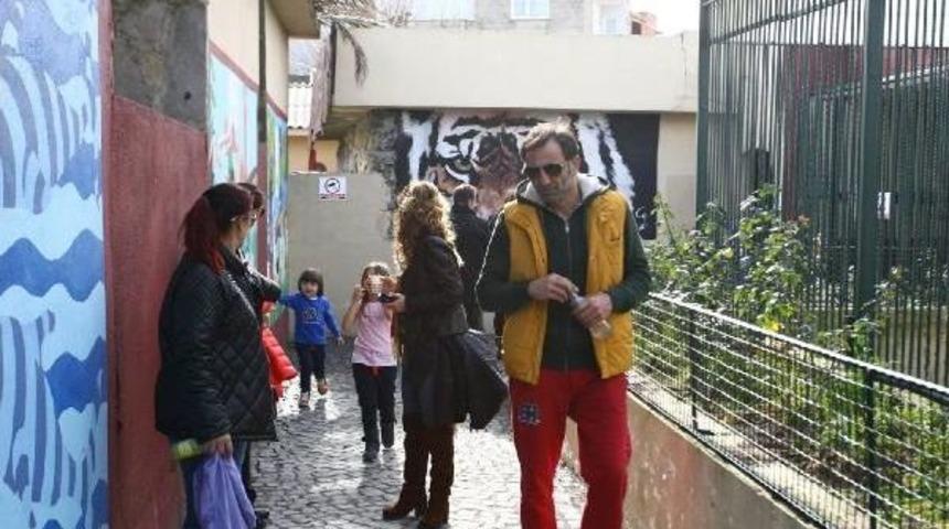 G&uuml;rkan Uygun, Eşi Ve Iki &Ccedil;ocuğuyla Darıca Hayvanat Bah&ccedil;esi'nde