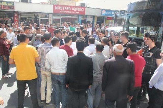 Şanlıurfa&rsquo;Da Trafik Cezalarına Tepki G&ouml;steren Esnaf Yol Kapattı 1