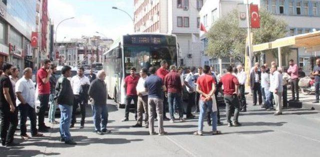 Şanlıurfa&rsquo;Da Trafik Cezalarına Tepki G&ouml;steren Esnaf Yol Kapattı 3