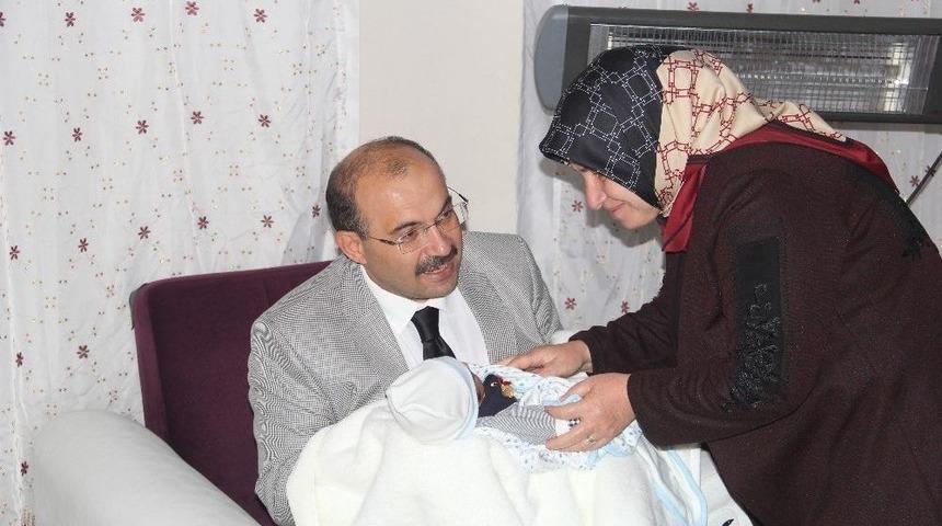 Vali Ustaoğlu&rsquo;ndan Şehit Ailesine Ziyaret