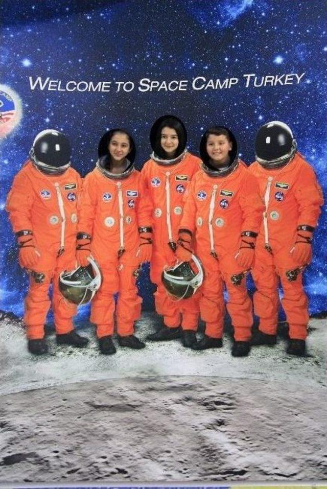 Öğrenciler Uzay Kampını Gezdi