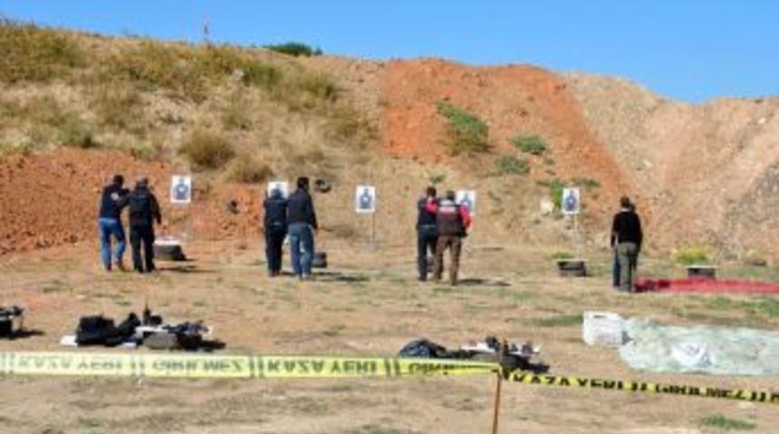 Polisler Hedefi 12&rsquo;den Vurdu