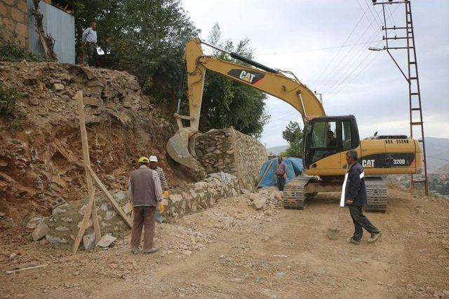 Bitlis’te İstinat Duvarı Çalışmaları Devam Ediyor 1