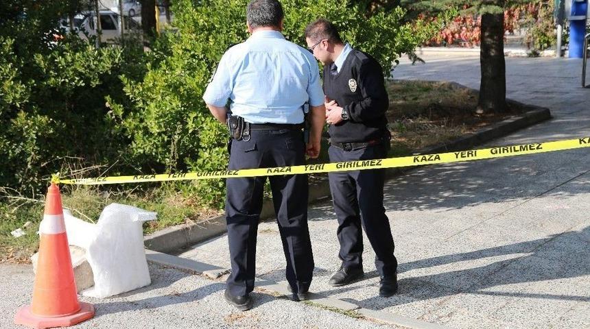 Ankara&rsquo;da Kumar Oynayanlar Arasında &rsquo;kağıt &Ccedil;aldın&rsquo; Kavgası: 1 Yaralı