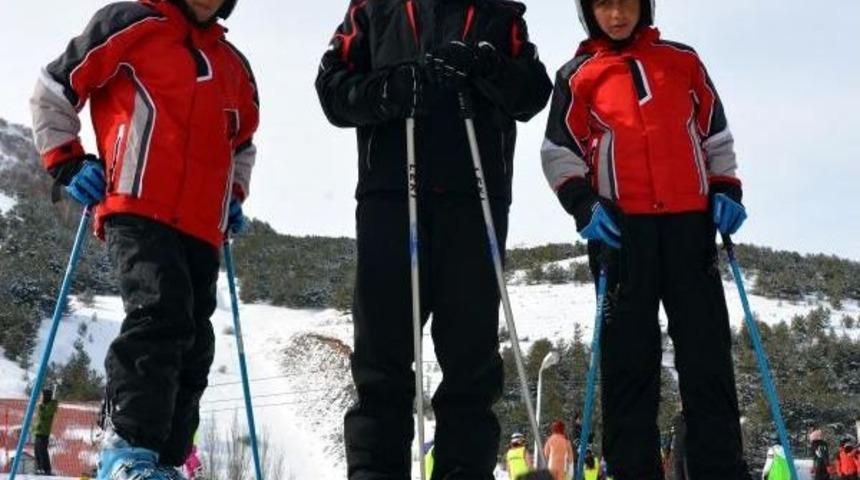 Kornişli Kayan &Ccedil;ocuklar Kayağa Başladı
