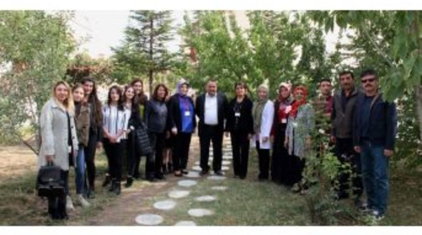 Sağlık Personeli Toplum Ruh Sağlığı Merkezini Ziyaret Etti