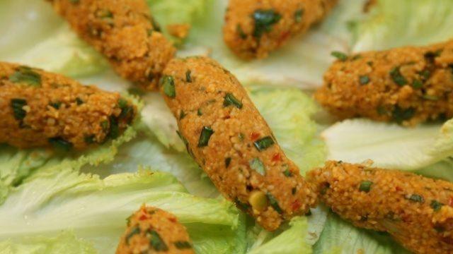 Mercimek köftesi nasıl yapılır?