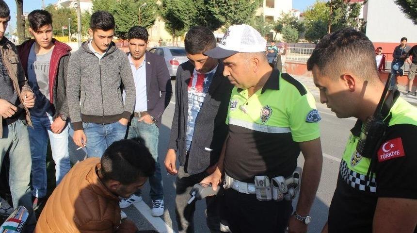 Motosiklet Otomobile &Ccedil;arptı: 1 Yaralı