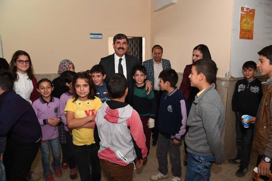 Başkan Asya, Başarılı &Ouml;ğrencileri &Ouml;d&uuml;llendirdi