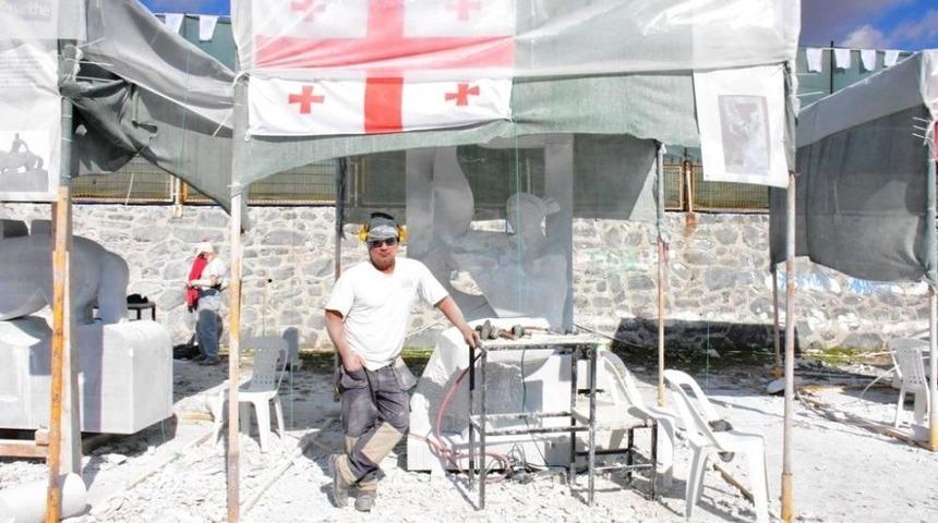 Gürcistanlı Jikia "pencereden Gelen Müzik" Adlı Eserini Tanıttı