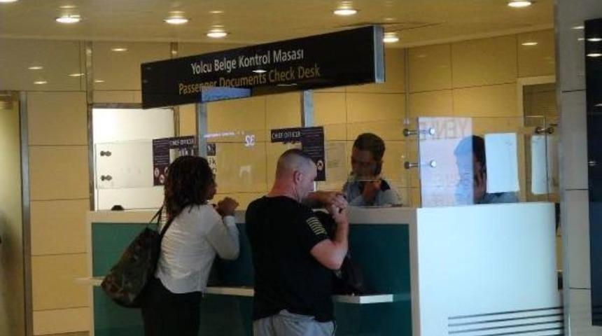 Abd Vatandaşları Atat&uuml;rk Havalimanı'ndan Geri &Ccedil;evriliyor