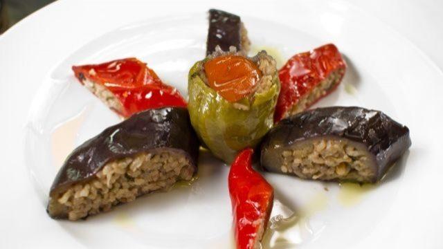 Zeytinyağlı dolma nasıl yapılır?