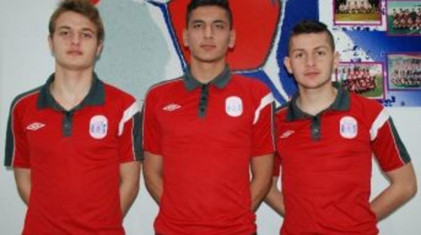 Gen&ccedil; Futbolcular Profesyonel Oldu