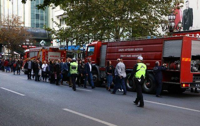 Başkent&rsquo;te Korkutan Yangın 1