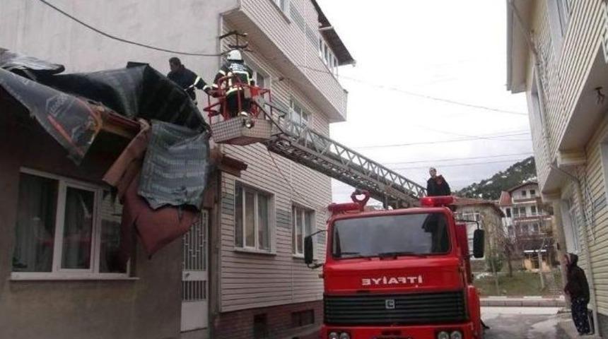 K&uuml;tahya&rsquo;da Fırtına &Ccedil;atı U&ccedil;urdu