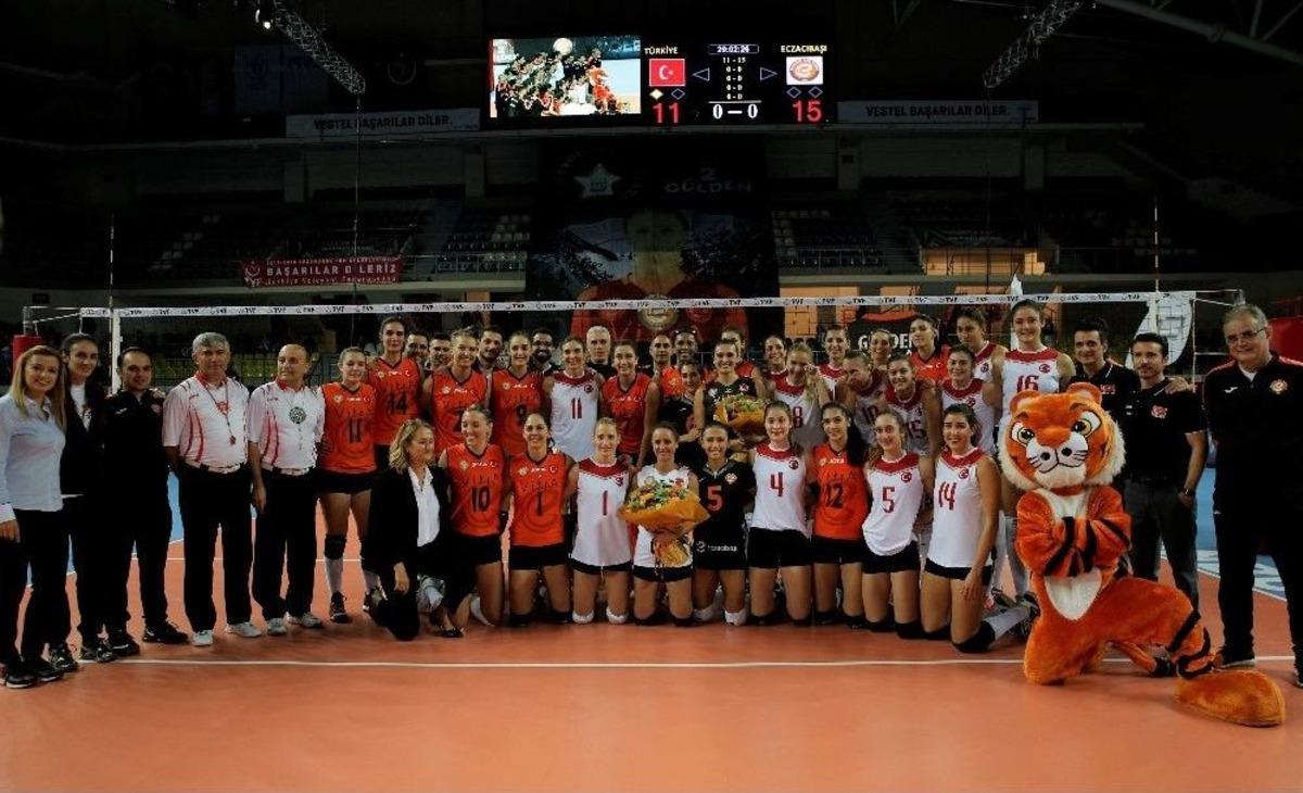 Eczacıbaşı Vitra&rsquo;da Esra Ve G&uuml;lden J&uuml;bilesini Yaptı