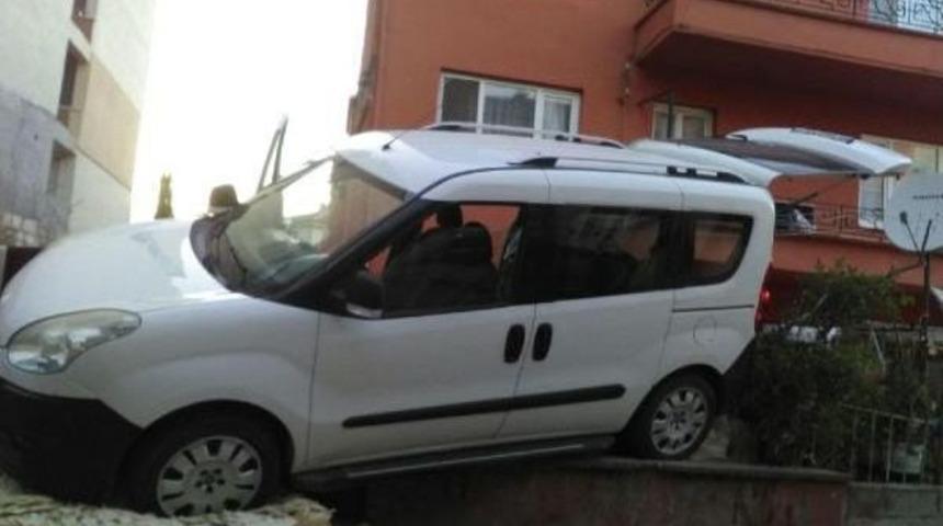 Freni Boşalan Ara&ccedil;, Evin Bah&ccedil;esine Girdi