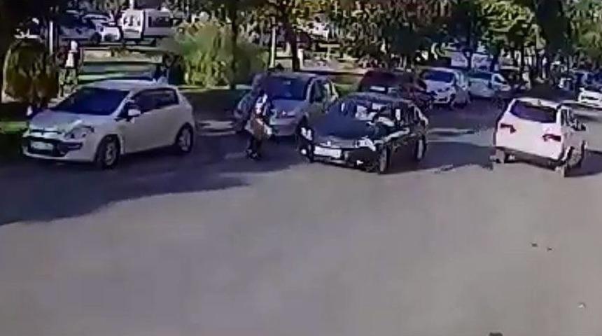 &Ccedil;orlu&rsquo;da Otomobilin &Ouml;ğrenciye &Ccedil;arptığı Kazanın G&uuml;venlik Kamera Kayıtları Ortaya &Ccedil;ıktı
