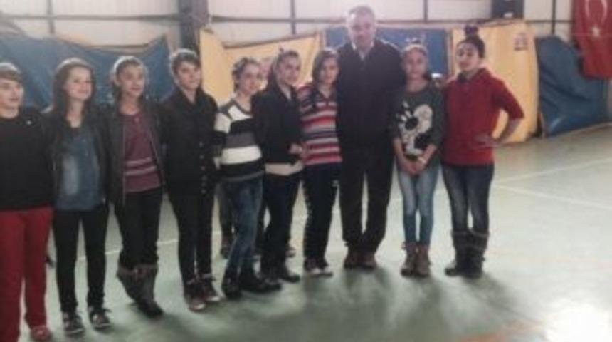 - Sınır&rsquo;da Halk Oyunları &Ccedil;alışması