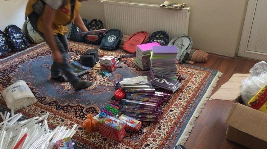 Hakkarili 50 &Ouml;ğrenciye Kırtasiye Desteği