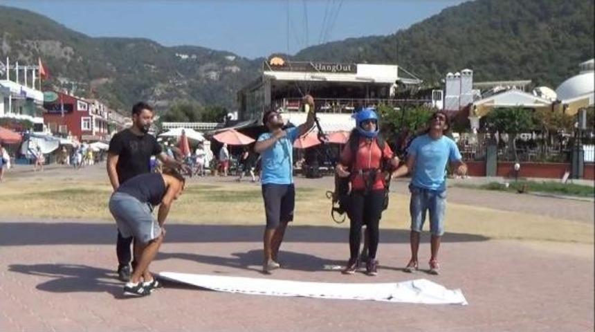 Paraş&uuml;tle Atlayış Sonrası Evlilik Teklifi