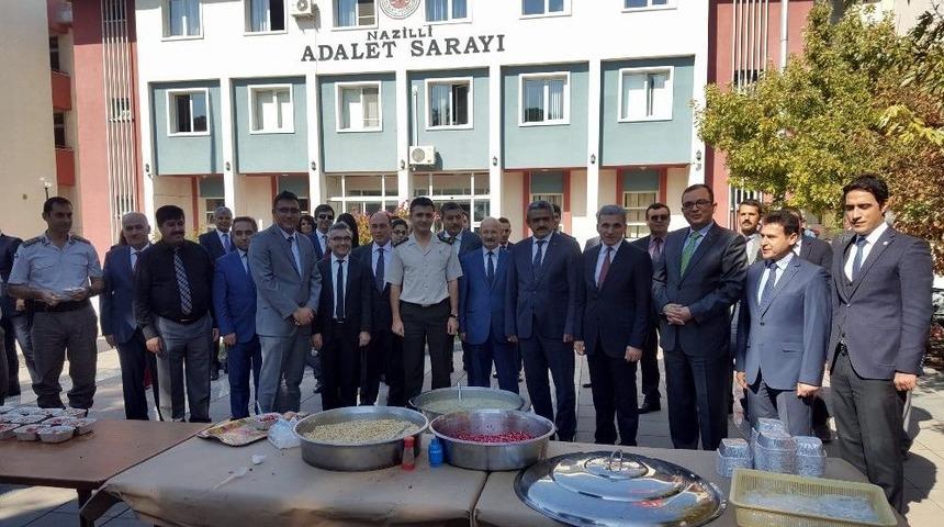 Adliye &Ccedil;alışanlarından Aşure İkramı