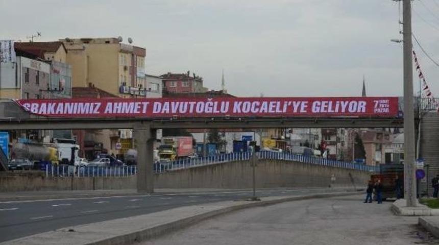 Başbakanın Geleceği G&uuml;n Karıştırılınca, Afişler Toplandı