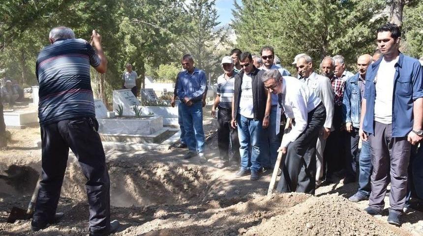 Vali Su, Emekli Vali-müsteşar Yalçın’ın Cenaze Törenine Katıldı