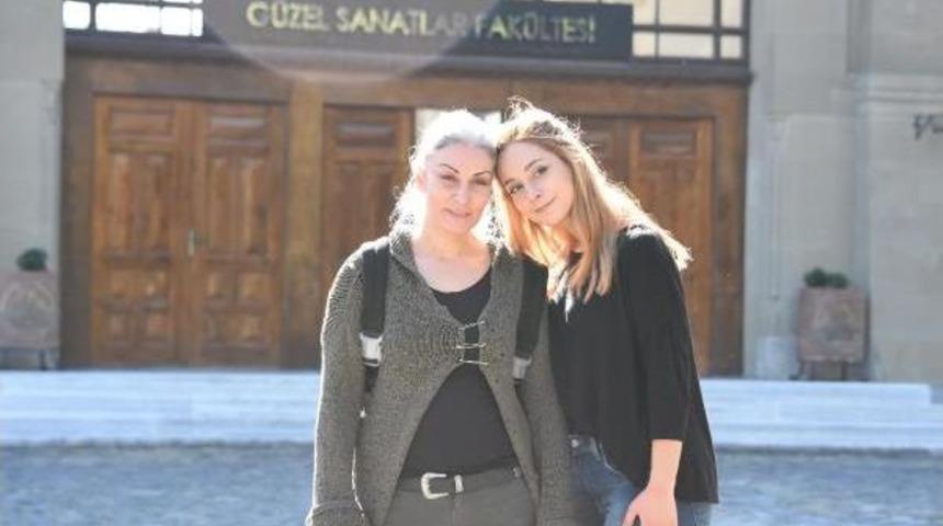 Anne-Kız Üniversitede Aynı Bölümün Öğrencisi Oldu