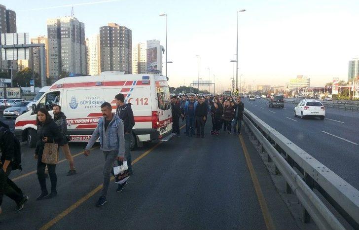 Cevizlibağ’da Metrobüs Bir Kadına Çarptı, Seferler Durdu G1