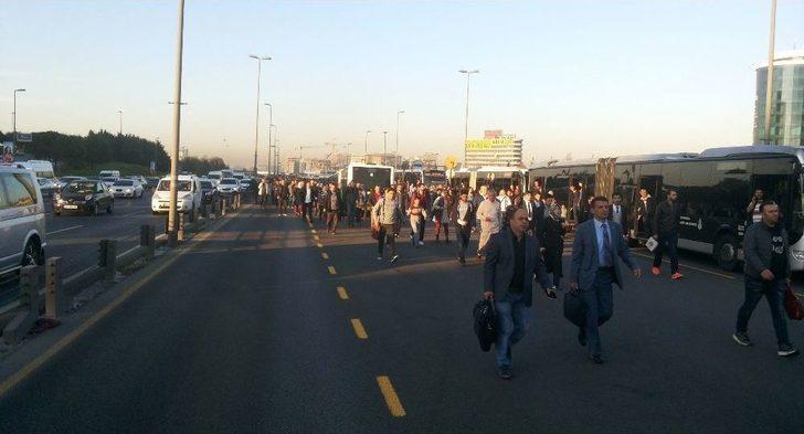Cevizlibağ’da Metrobüs Bir Kadına Çarptı, Seferler Durdu G3
