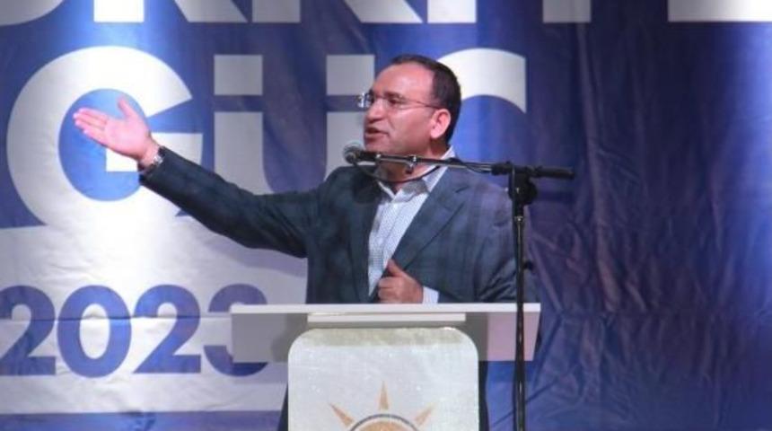 Bakan Bozdağ: Başkanlıktan Padişahlık &Ccedil;ıkmaz, Vallahi Yalan S&ouml;yl&uuml;yorlar