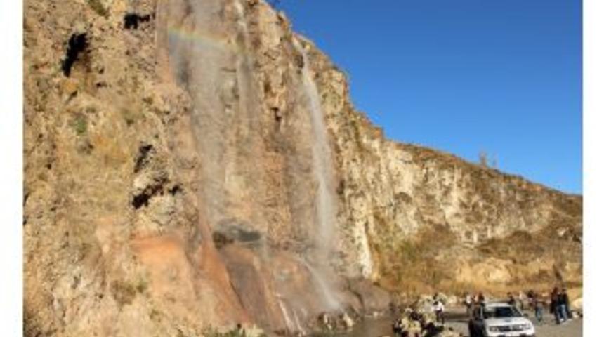 Yaşayan Kayalıklar Şelalesi &Ouml;ğrencilerin İlgisini &Ccedil;ekiyor