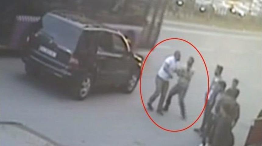 (özel) Beyoğlu’nda Güpegündüz Yaşanan Dehşet Anları Kamerada