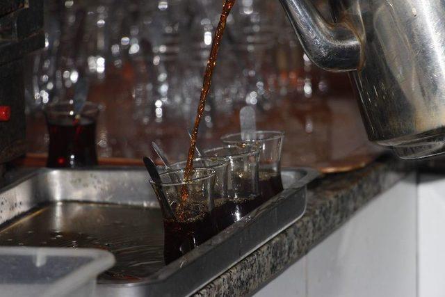 Kıraathanecilerin G&ouml;r&uuml;nmeyen Y&uuml;z&uuml; 1