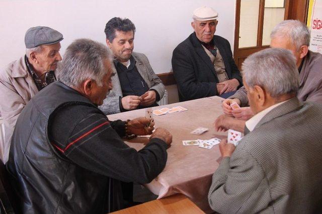 Kıraathanecilerin G&ouml;r&uuml;nmeyen Y&uuml;z&uuml; 2