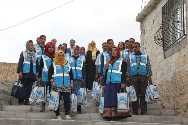 Eyyübiyeli Kadınlar Evleri Dolaşıp Aşure Dağıttı