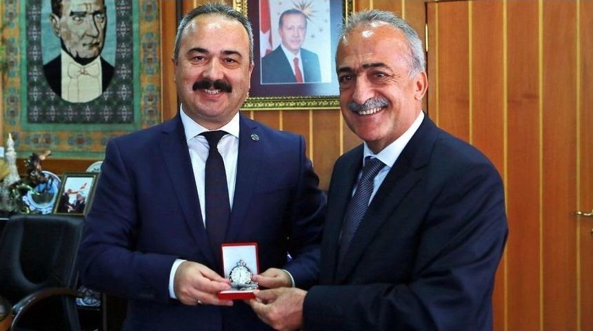 Giresun &Uuml;niversitesi Rekt&ouml;r&uuml; Coşkun&rsquo;dan, Rekt&ouml;r &Ccedil;omaklı&rsquo;ya Ziyaret