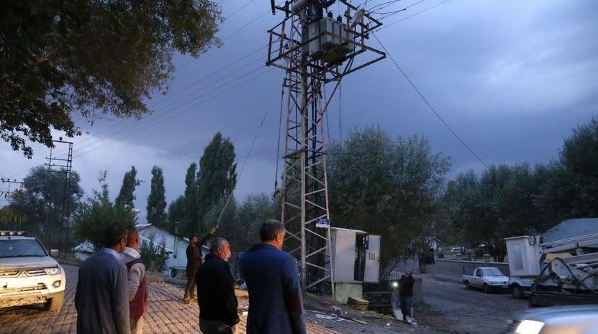 Varto&rsquo;da Elektrik Trafosu Patladı