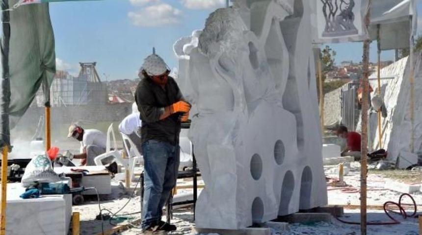 Heykeltıraşlar, Mermerleri 'müzik' Temasıyla Işliyor