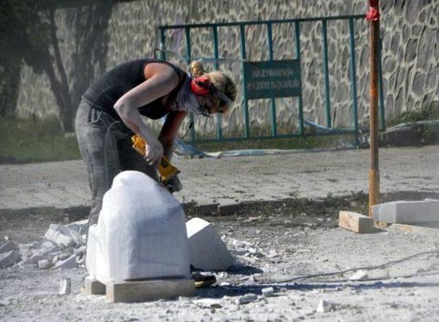 Heykeltıraşlar, Mermerleri 'müzik' Temasıyla Işliyor