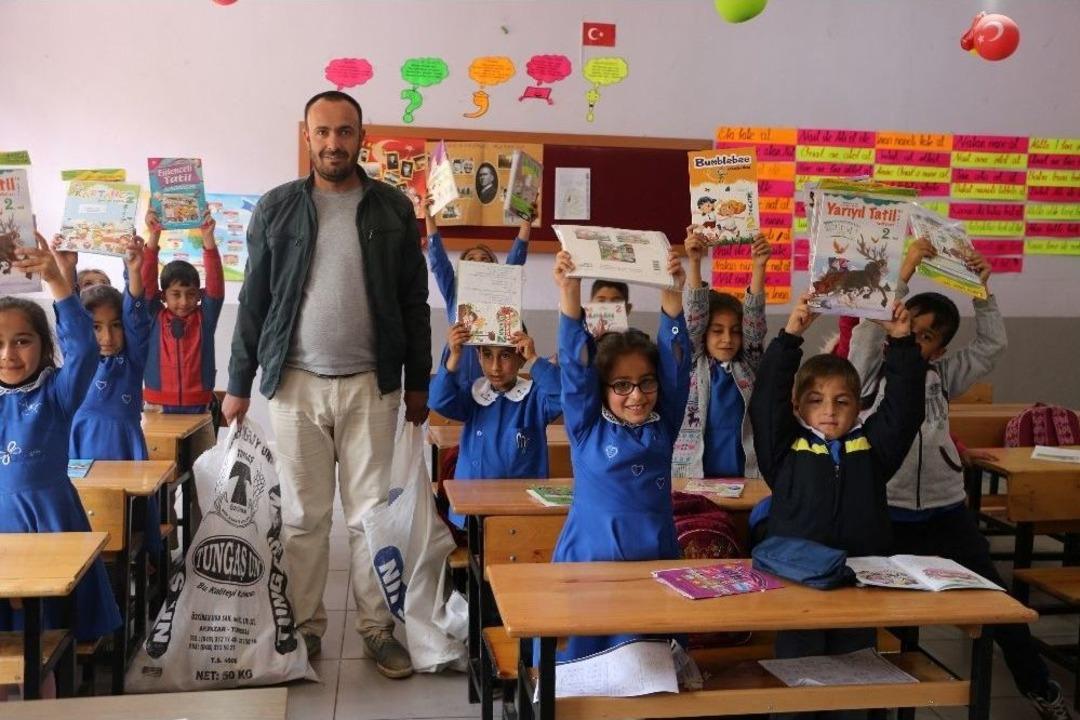 Vartolu &Ouml;ğrencilere Kitap Desteği